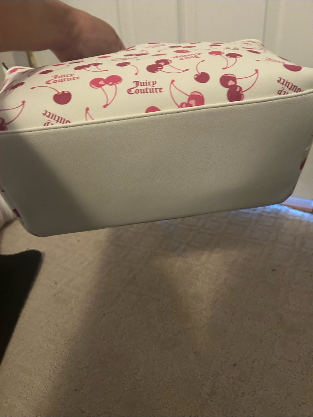 NWT white JUICY COUTURE tote bag with cherry 🍒 print. - Picture 7 of 16